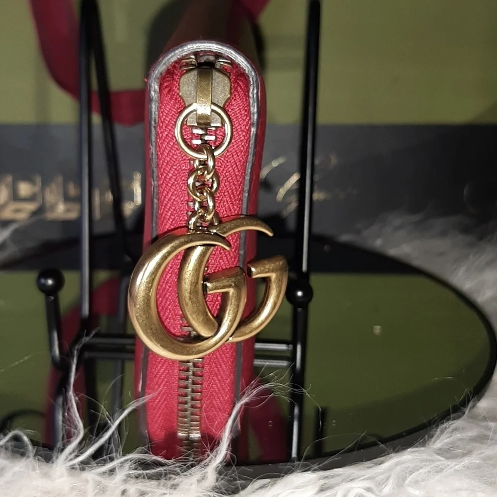Gucci Red GG Zippy Wallet EUC - Picture 6 of 16